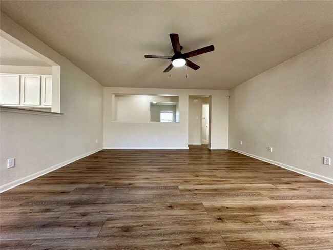 Building Photo - 20515 Hillsdale Park Dr