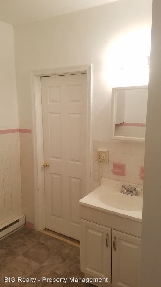 Building Photo - 107 King St