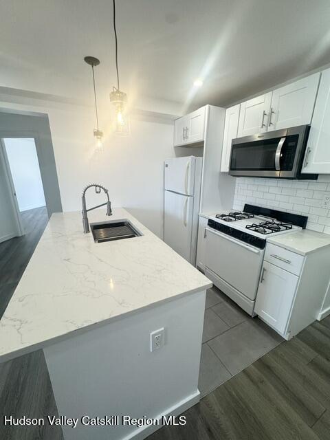 Building Photo - 473 Main St