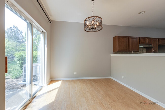 Building Photo - 708 Valley View Ct