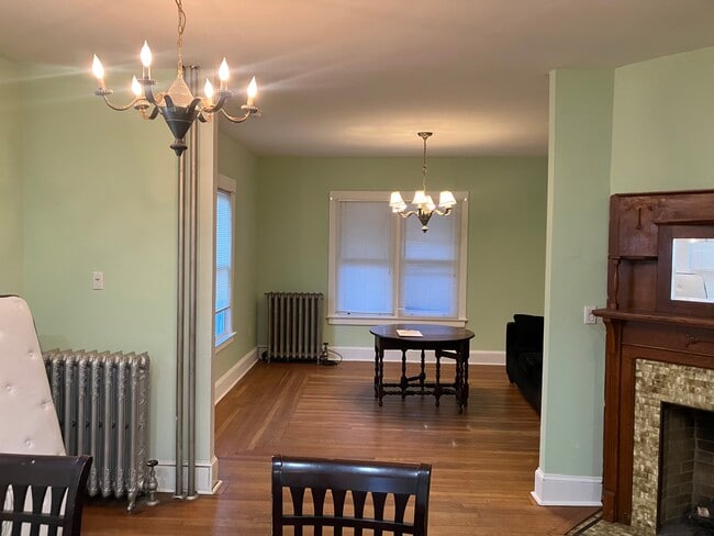 Building Photo - 32 Huntington St