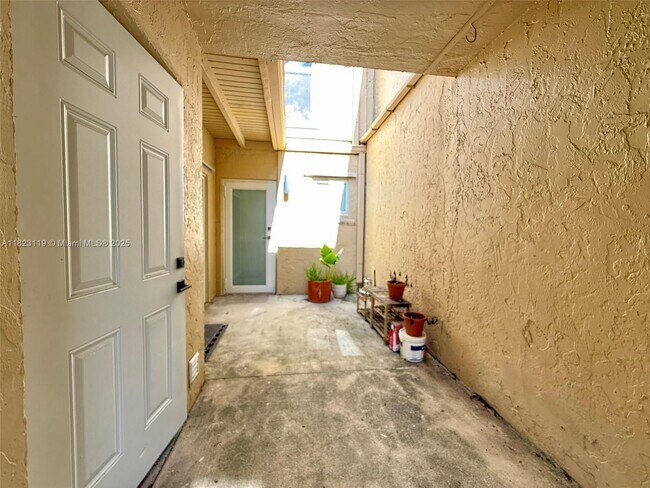 Building Photo - 8522 SW 103rd Ave