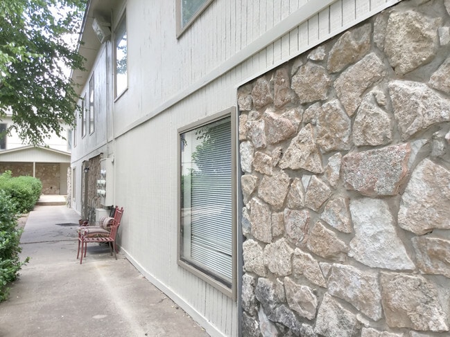 Building Photo - The Grayson Apartments