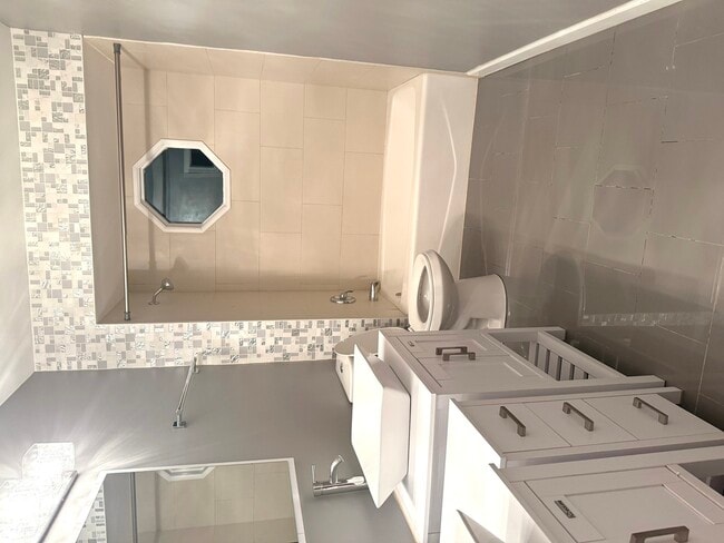 Building Photo - 17312 Valley View Dr