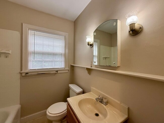 Building Photo - 4008 E Orme St