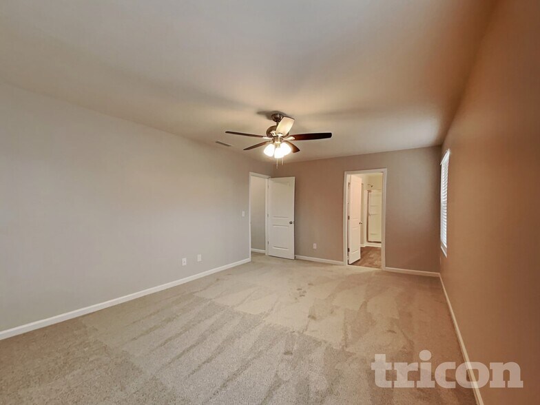 Building Photo - 635 Spencer Ln