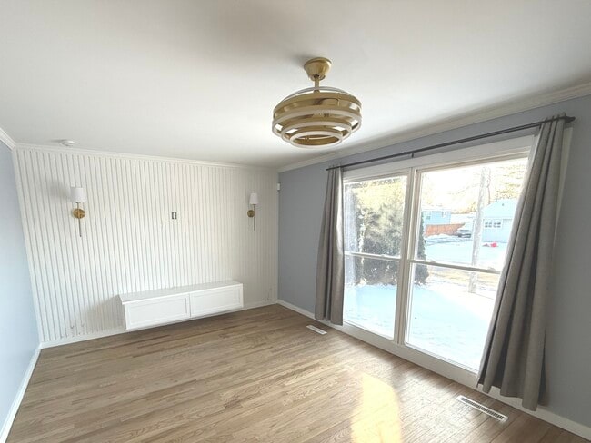 Building Photo - 2106 Tepee Ave