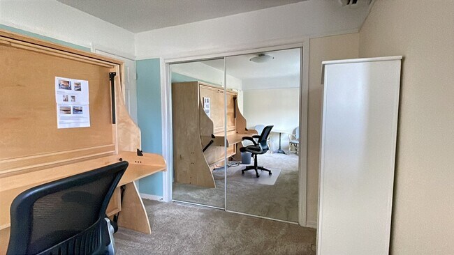 Building Photo - Furnished 2 Bdrm/2 Bath Condo in the Heart of Downtown Ashland!