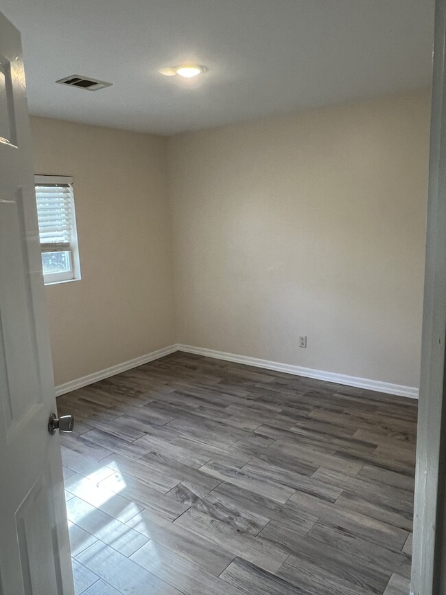 Building Photo - Beautiful 3/2 Duplex in Bay St. Louis, MS