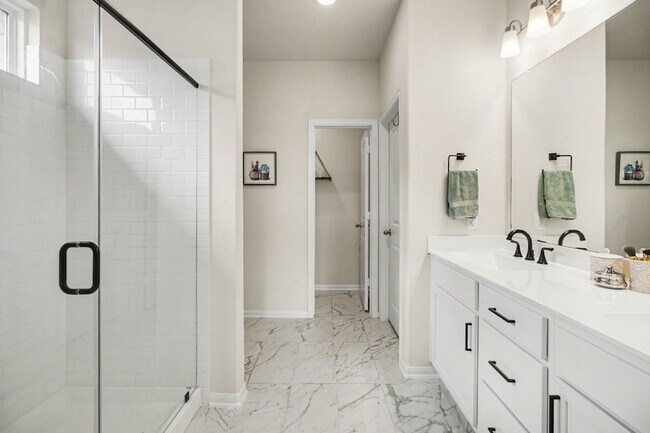 Building Photo - 2214 Lierna Dr