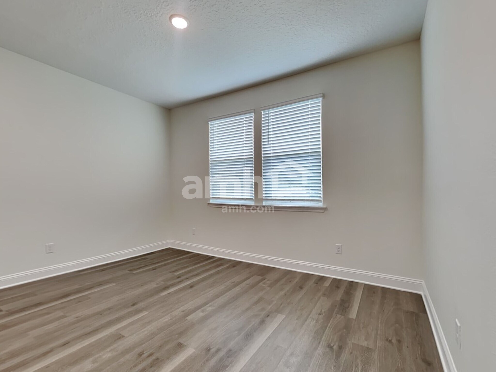 Building Photo - 11632 Hillside Dr