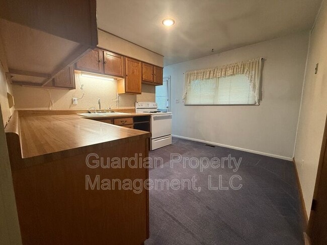 Building Photo - 5008 Valley Ln