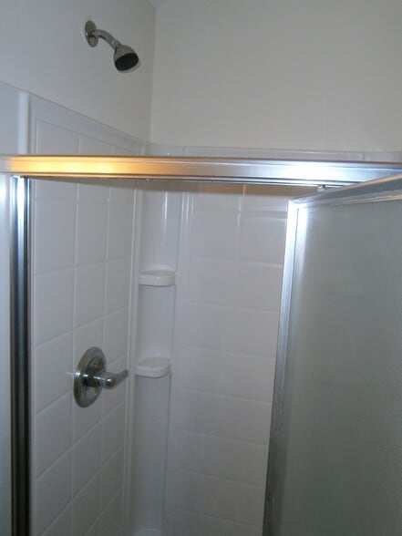 Building Photo - 102 Highland Pl