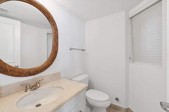 Building Photo - 2565 S Ocean Blvd