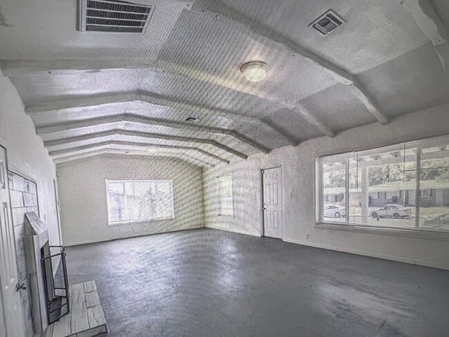 Building Photo - 2204 Fair Ave