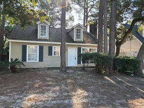 Building Photo - "Charming 2-Bedroom Retreat with Fort Walt...