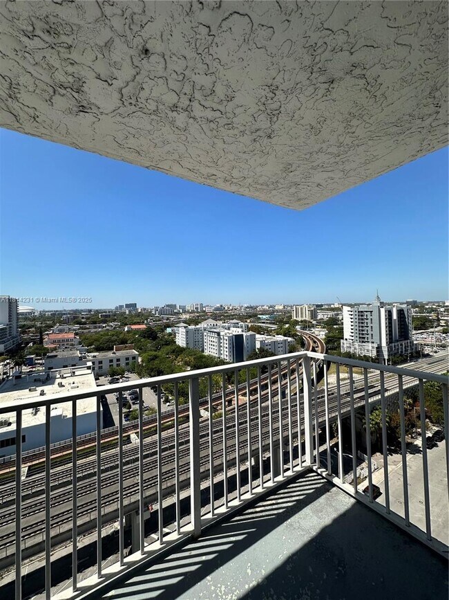 Building Photo - 850 N Miami Ave