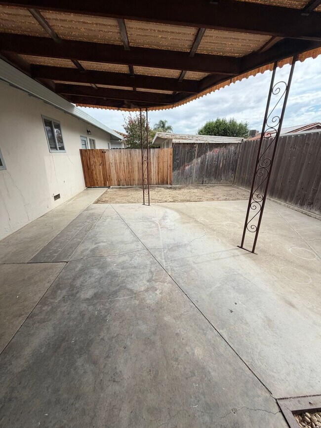 Building Photo - 3-Bedroom, 2-Bathroom Home for Rent – Move-In Ready!