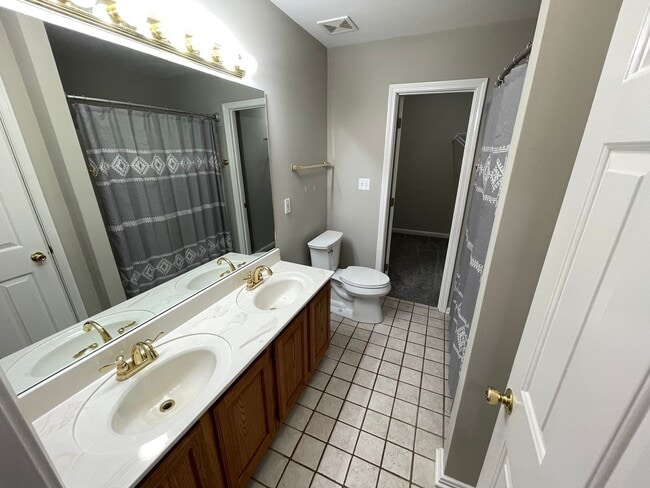 Building Photo - Exclusive Shelbyville Condo For Rent