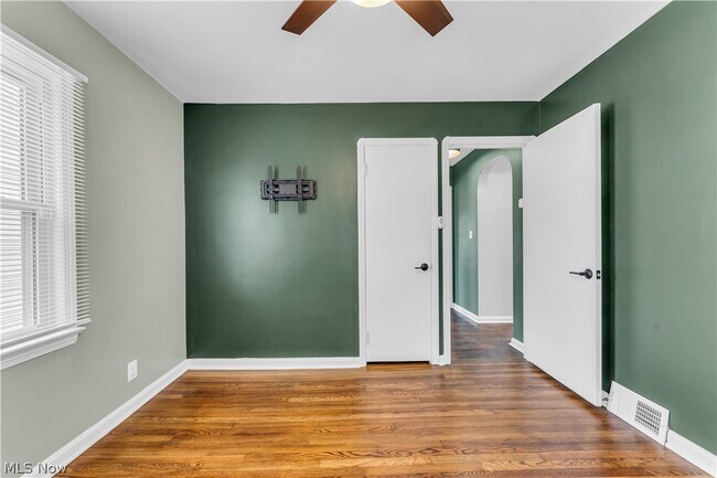 Building Photo - 4186 Lambert Rd