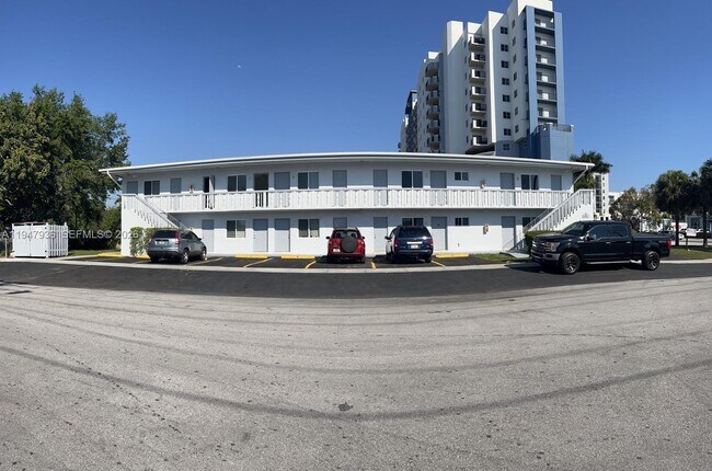 Building Photo - 791 SW 64th Ave