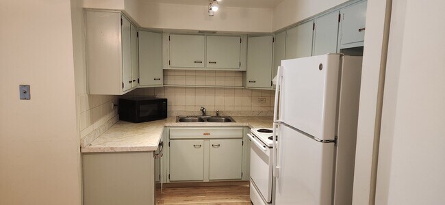 Building Photo - 2230 S Goebbert Rd