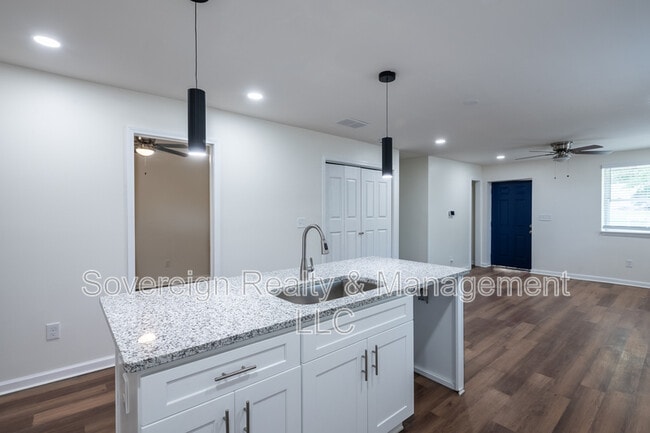 Building Photo - 450 Paines Ave NW