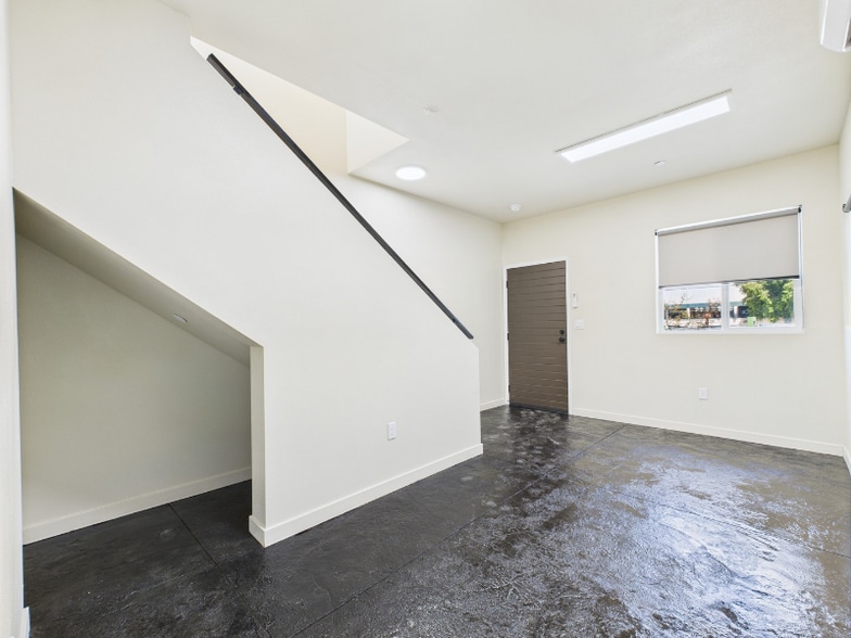 Building Photo - 8453 Langdon Ave