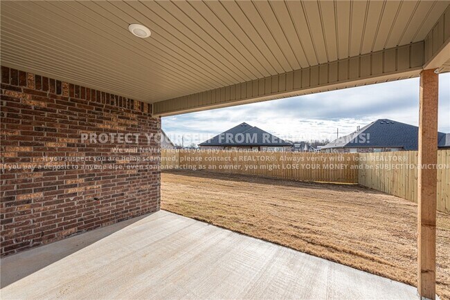 Building Photo - 703 Quartzite Ave