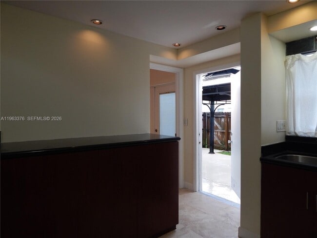 Building Photo - 6959 SW 110th Ct