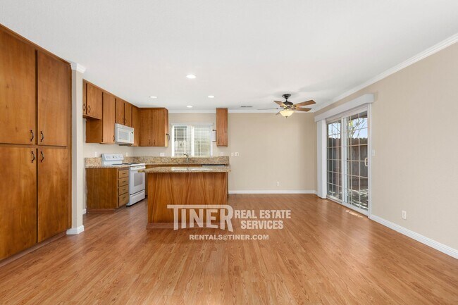 Building Photo - 8052 Phoebe Way