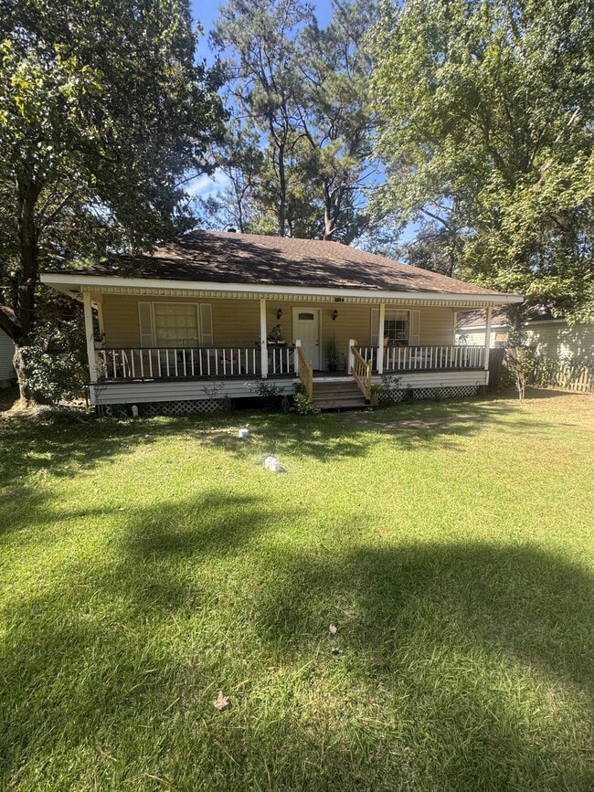 Building Photo - 70319 L St