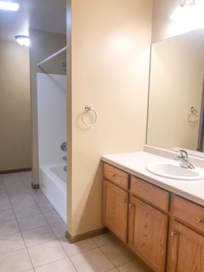 Building Photo - 3566-3572 East Meadows Place