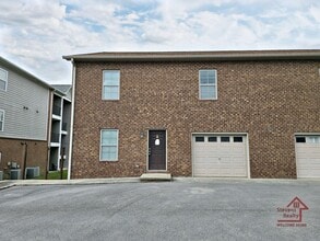 Building Photo - 1090 N Washington Ave