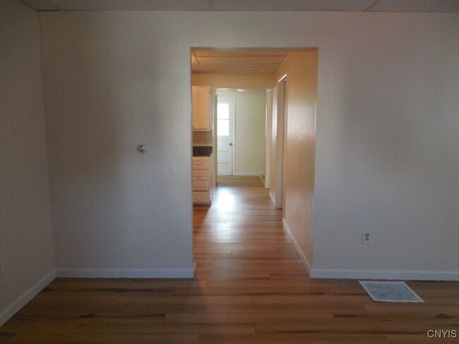 Building Photo - 835 Ann St