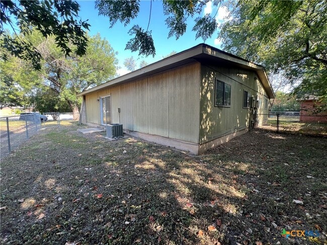 Building Photo - 1524 Shannon Cir