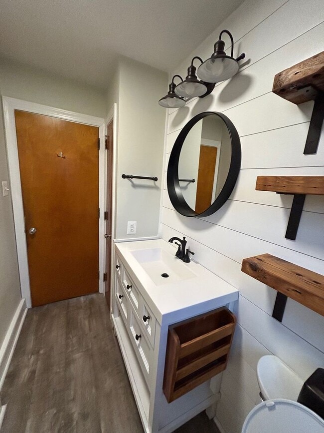 Building Photo - Remodeled rancher just outside of Frederick with stunning mountain views ready for you!