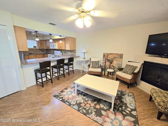 Building Photo - 107 La Costa St