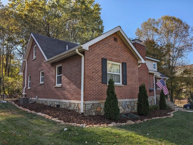 Building Photo - 317 Balsam Dr