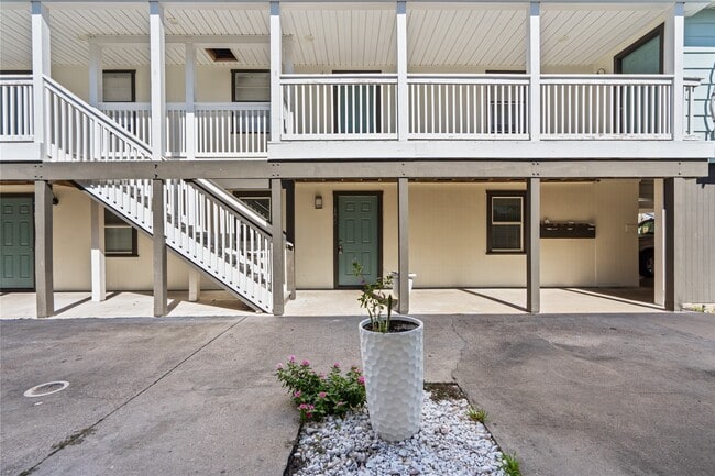 Building Photo - 918 Winnie St