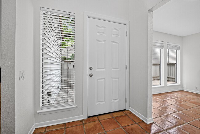 Building Photo - 1344 Chardonnay Dr