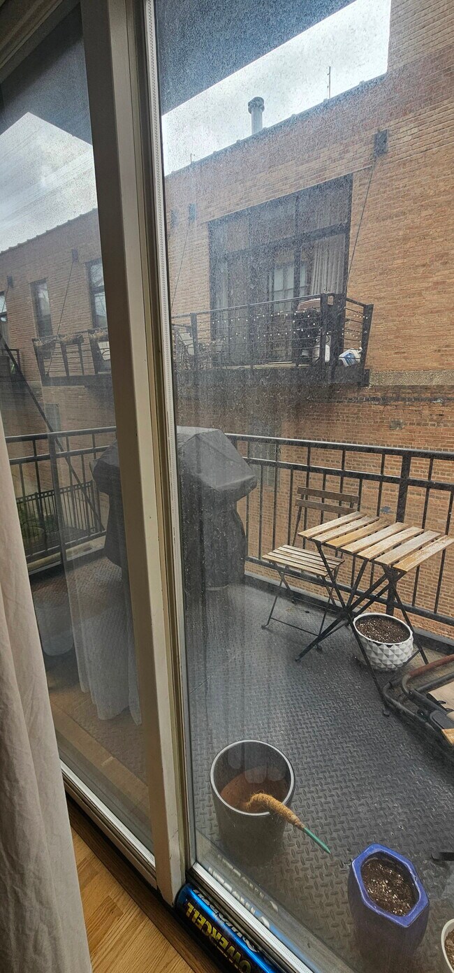 Building Photo - 2330 W St Paul Ave