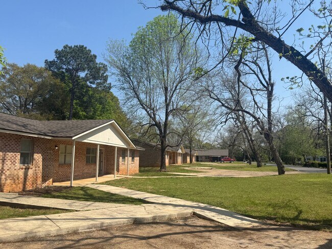 Building Photo - Richland Apartments Building F