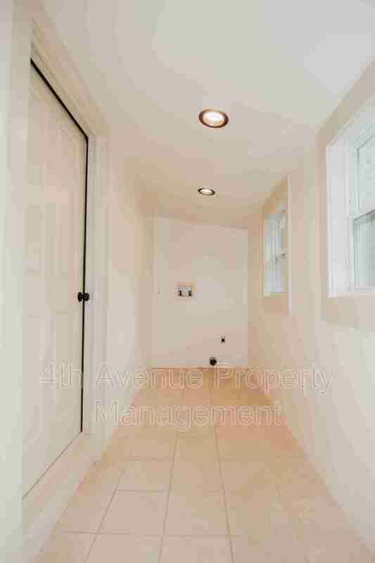 Building Photo - 529 Jackson St