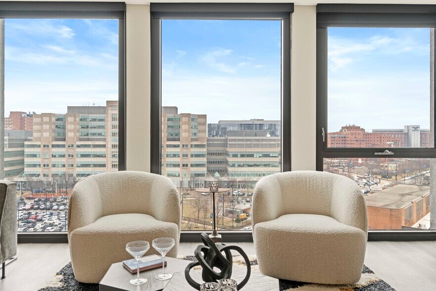 Building Photo - 1912 W Ogden Ave