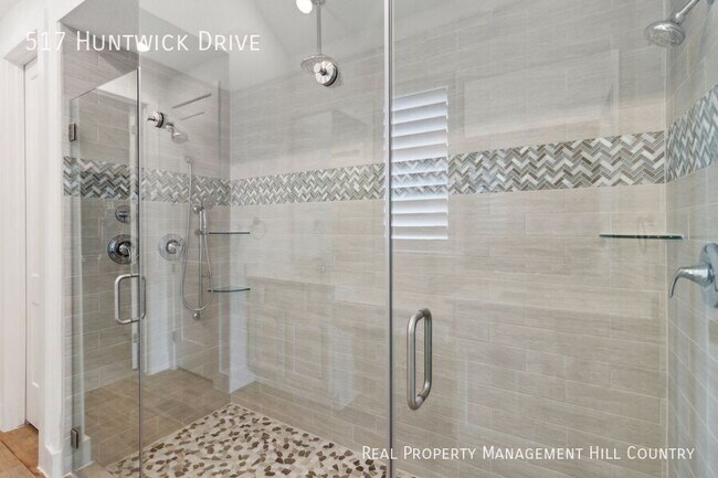 Building Photo - 517 Huntwick Dr