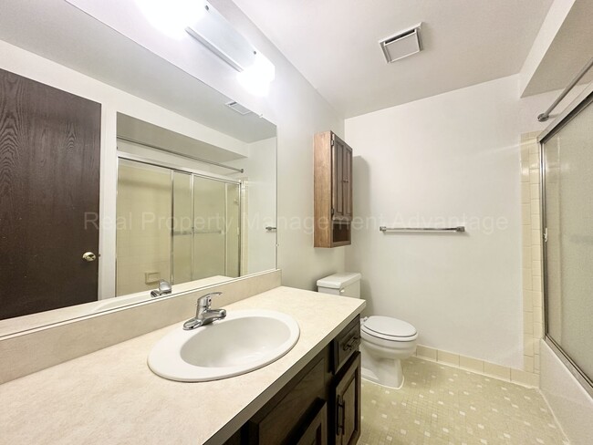 Building Photo - Renovated and Super Clean 2 Bed/1.5 Bath C...