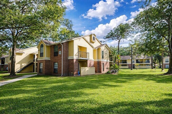 Building Photo - 8635 Mallard Reserve Dr