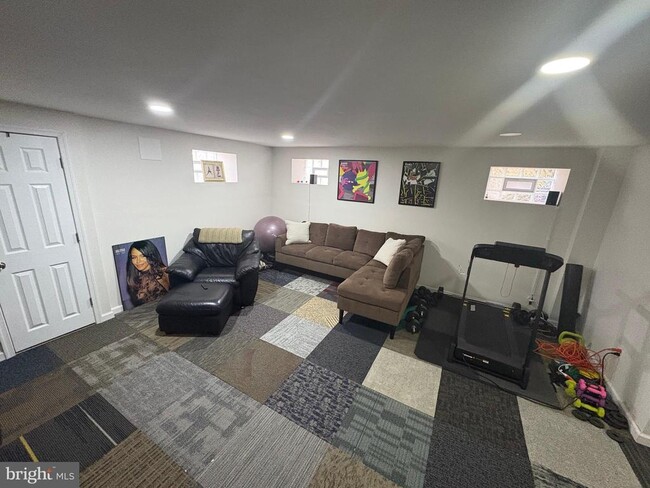 Building Photo - 1334 Yerkes St