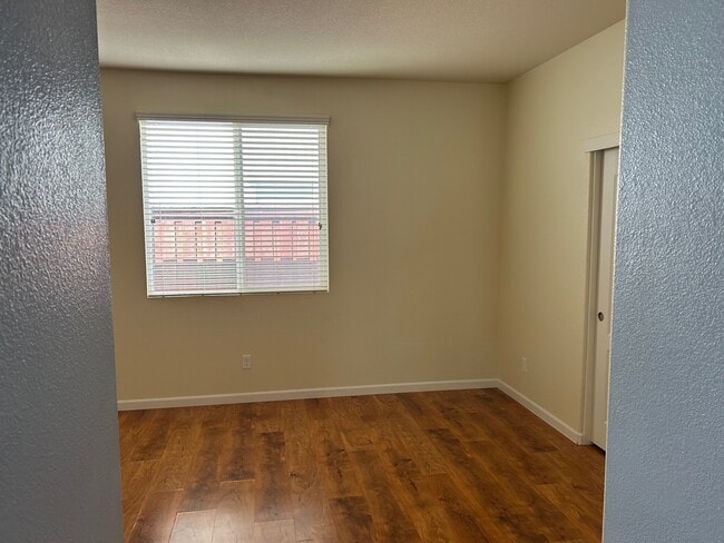 Building Photo - 1537 Sycamore Dr